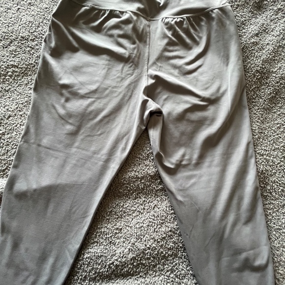 UA Movement women’s joggers - Picture 2 of 4